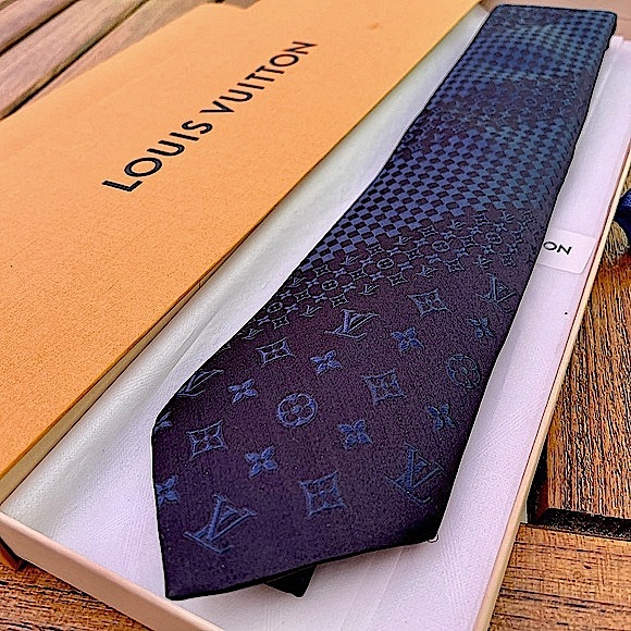 🔥🎁LV HOLIDAY 25’🎁🔥🆕💯LEGENDARY LOUIS VUITTON ICONIC BLUE MONOGRAM MIX TIE🔥 - Picture 4 of 15